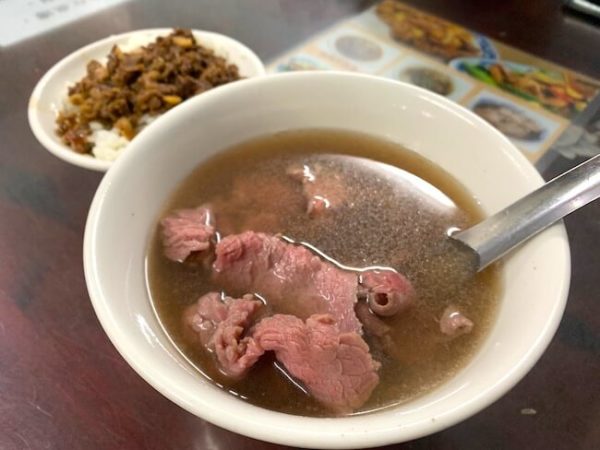 台南　食べ物　グルメ　おすすめ　牛肉湯　牛肉スープ